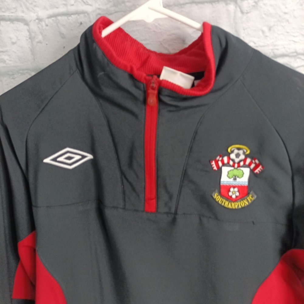 SOUTHAMPTON TRAINING FOOTBALL Umbro 1/4 ZIP TOP - Medium - Picture 2 of 6